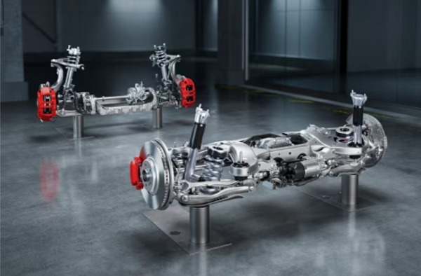 メルセデス・ベンツGLCクラスの高性能モデル「メルセデスAMG GLC 53 4MATIC＋」が日本上陸。導入記念限定モデルとして「Edition Dark Performance」も設定