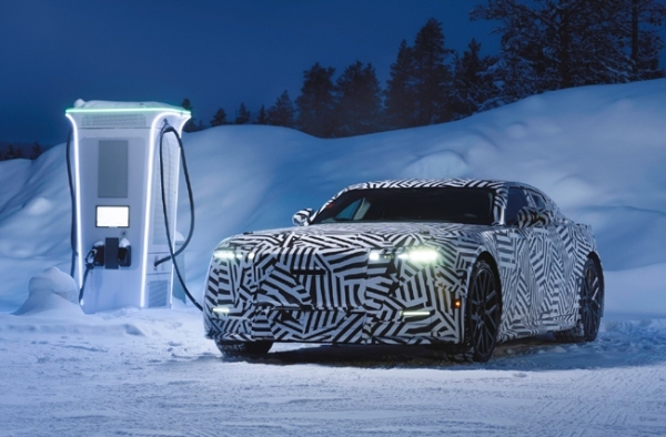 ジャガーの新世代4ドアGTのプロトタイプが北極圏でウィンターテストを敢行