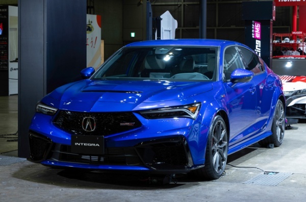 ホンダは東京オートサロン2026で“Honda Sports DNA”を象徴する新ラインの「SPORT LINE」と「TRAIL LINE」を発表