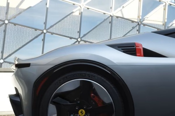 PHEVスーパースポーツのフェラーリSF90ストラダーレをベースとしたワンオフモデルの「CZ26」が初披露