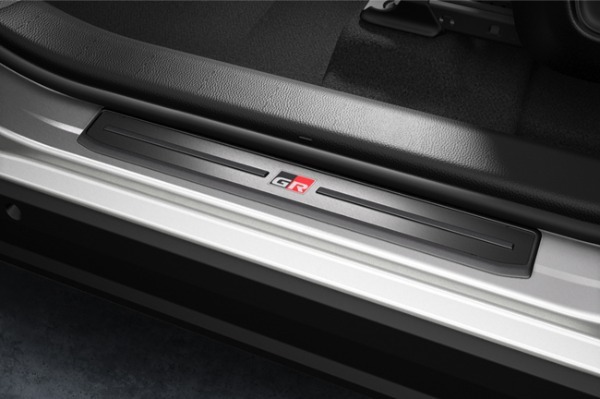 第6世代の新型トヨタRAV4のPHEVモデルが発売。GR SPORTグレードも設定