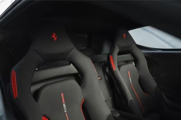 PHEVスーパースポーツのフェラーリSF90ストラダーレをベースとしたワンオフモデルの「CZ26」が初披露
