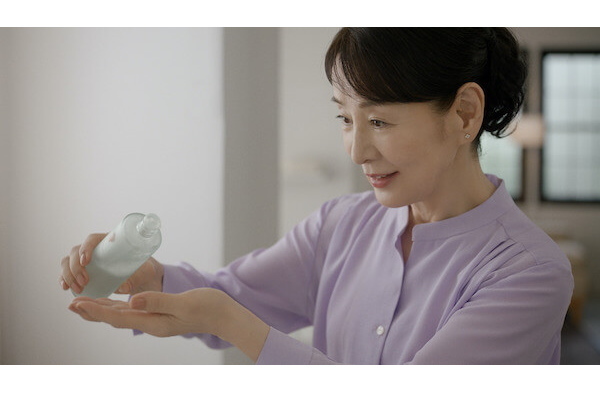 「肌が潤えば、心も潤う」吉永小百合が「五島の椿」新CMで披露するスキンケア習慣