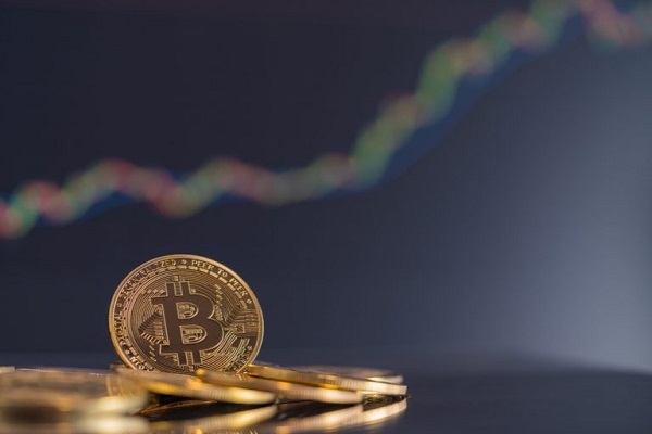 ビットコイン続伸、最高値更新に向け6万ドル目指す