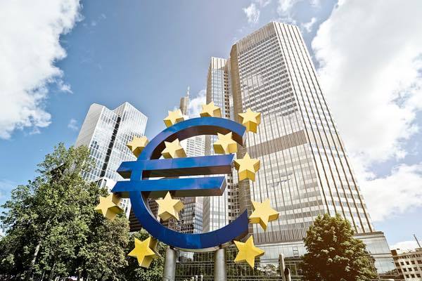 欧州中央銀行も来年前半にテーパリングか