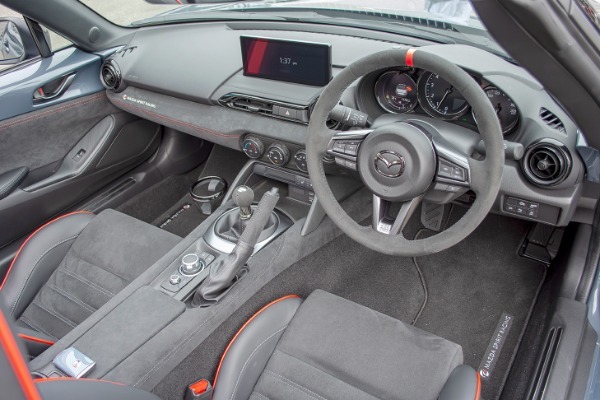 マツダが【S耐DNA】を公道にリリース。MSRロードスター&12Rが示す次世代スポーツカー像