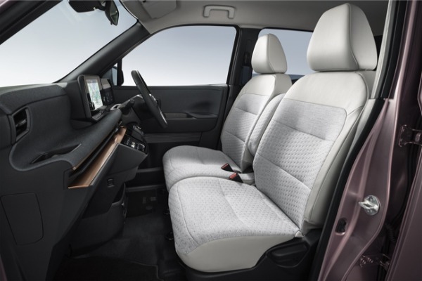 フロントフェイスを刷新した軽EVの日産サクラが受注を開始。発売は本年夏を予定