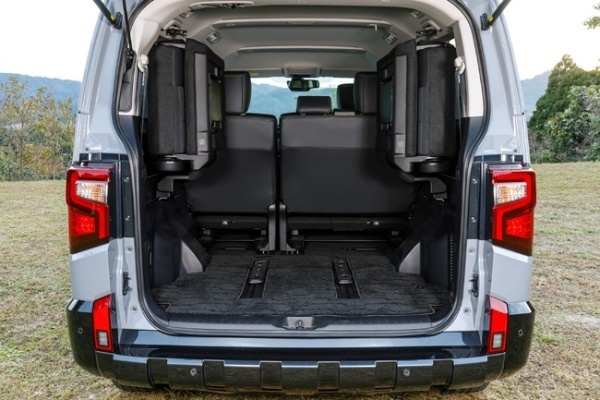 力強い走りとスタイリングをより進化させた改良版の三菱デリカD:5の発売が2026年1月9日に決定