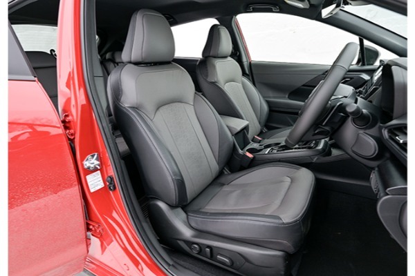 【ニッポンのSUV】ストロングHVはクロストレックの本命。スバル伝統のオールラウンド性と先進の輝きが光る!