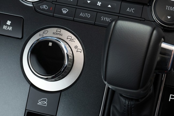 力強い走りとスタイリングをより進化させた改良版の三菱デリカD:5の発売が2026年1月9日に決定