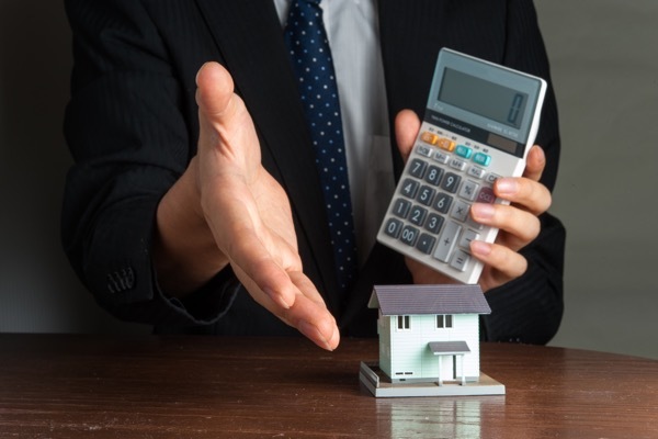 【オーナー必見】評判の悪い不動産管理会社10の特徴｜見分け方と失敗しない「変更」の手順を徹底解説