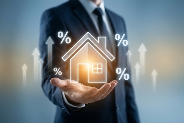 不動産投資ローン金利ランキング【2026年最新】上昇局面で選ぶべき銀行は？0.1%でも低く借りるには「提携ローン」