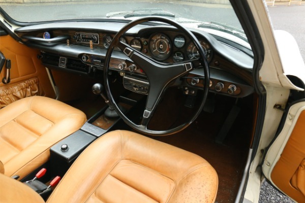 【20世紀名車】愛称は「スウェディッシュ・フェラーリ」。美しさとロングライフを追求した1972年ボルボ1800Eの永遠性