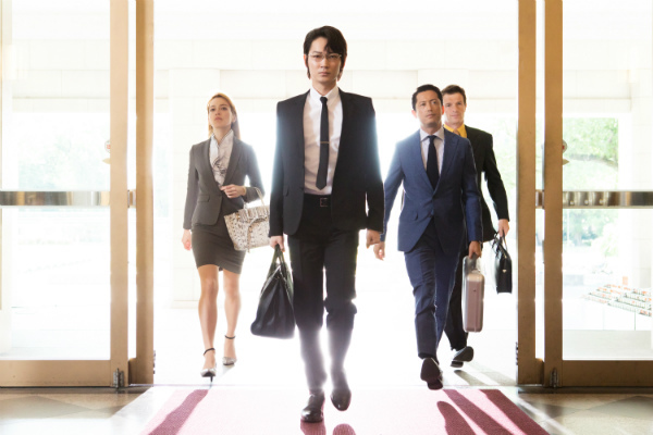 綾野剛さんが演じるのは外資系投資ファンドマネージャー 日本を買い叩く ハゲタカ の活躍に注目 Zuu Online