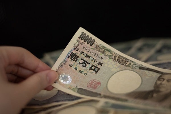 「1万円の価値」急落中 ! インフレ時代に適した資産運用術を紹介 !
