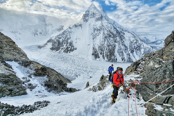 アウトドア史の象徴が1兆円超の負債　「エディー・バウアー」が再び破産法申請　