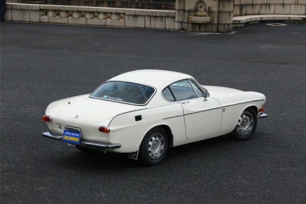 【20世紀名車】愛称は「スウェディッシュ・フェラーリ」。美しさとロングライフを追求した1972年ボルボ1800Eの永遠性