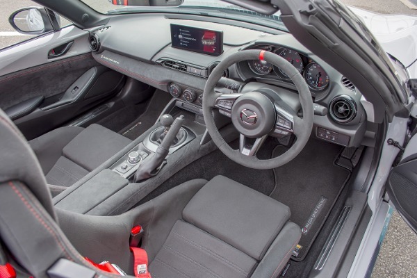 マツダが【S耐DNA】を公道にリリース。MSRロードスター&12Rが示す次世代スポーツカー像