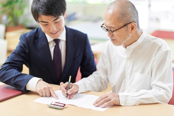 自筆証書遺言の書き方を解説｜安心して相続をおこなうためのポイントも紹介