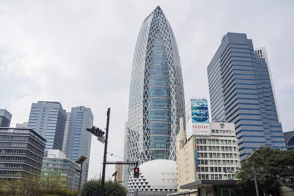 モード学園などを運営する日本教育財団が世界最古のフランスの服飾学校を傘下に