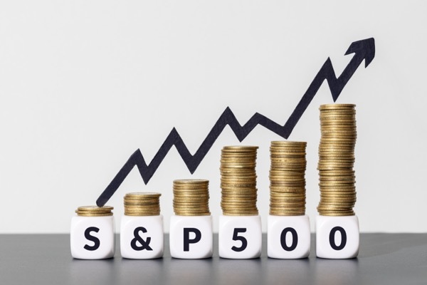 「S&P500なら安心」は本当か。10年後の株価予想と、富裕層が実践する“株式以外”の分散投資