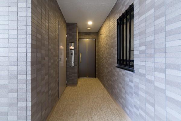 アルコーブとは？マンションに設置するメリットや玄関ポーチとの違いも解説