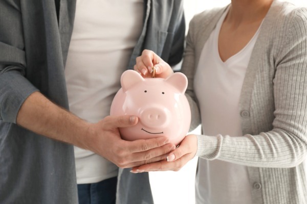30歳で夫婦の貯金を1000万円にするには？取り組み方やおすすめの投資方法を解説