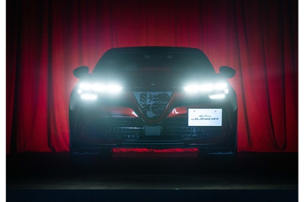 【最新モデル試乗】鮮烈イタリアン造形と先進メカニズムの出会い。アルファロメオ・ジュニアはビビッド&スポーティな斬新SUV