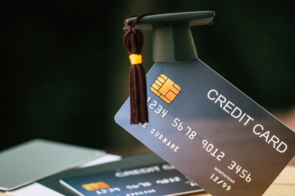 Top 6 Credit Cards for Fresh Grads in Singapore