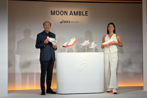 アシックスが新しいフラッグシップ「ムーンアンブル」を発売　ウォーキングをグローバルの重要カテゴリーへ