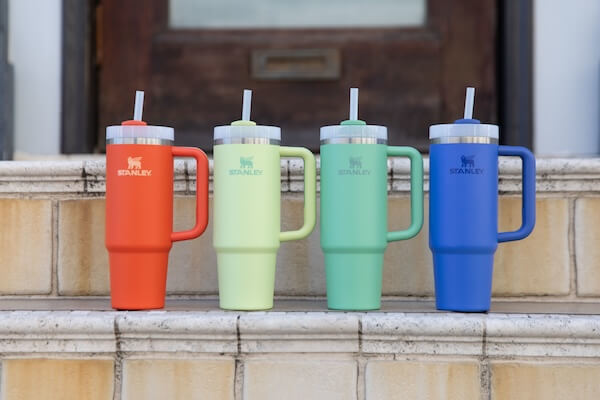 「スタバ」でもおなじみの「スタンレー」のストロー付きタンブラーが好調でドウシシャの通期決算は64億円の最終利益
