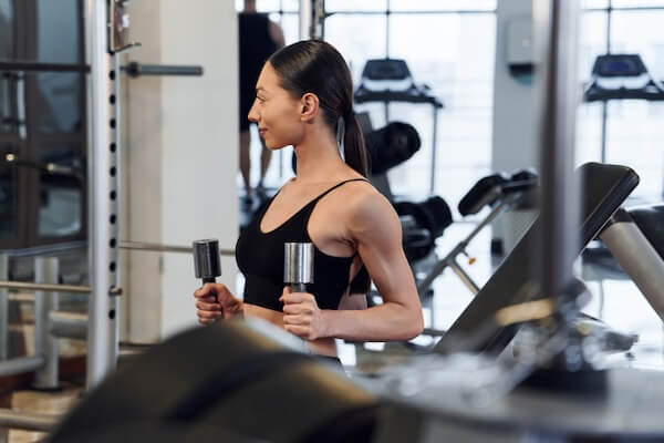 運動嫌いの45歳、ヨガやピラティスよりも続けられる運動は?【皮膚科医・横井彩先生の彩肌通信第11回】