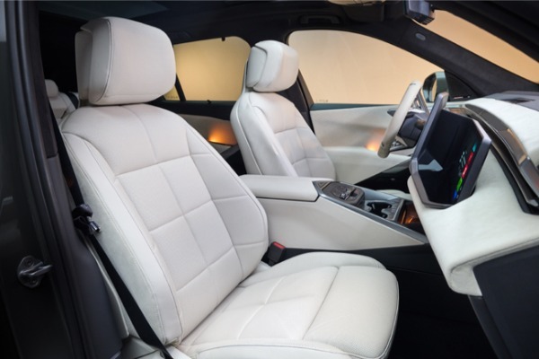 第5世代の新型BMWが本年8月に生産開始。パワートレインには48Vマイルドハイブリッド技術を採用したガソリンおよびディーゼルモデル、プラグインハイブリッドモデル、BEVモデルを設定