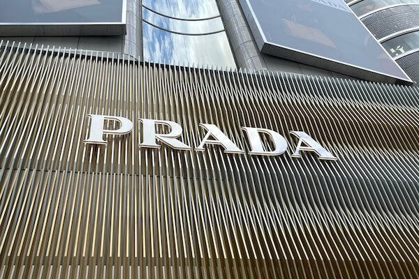 プラダ・グループ上期決算 グローバル好調も日本市場の成長鈍化が顕著に