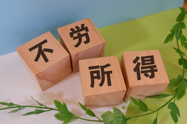 【2025年版】不労所得で生活してる人の3タイプと収入源7選｜あなたの目指す道は？