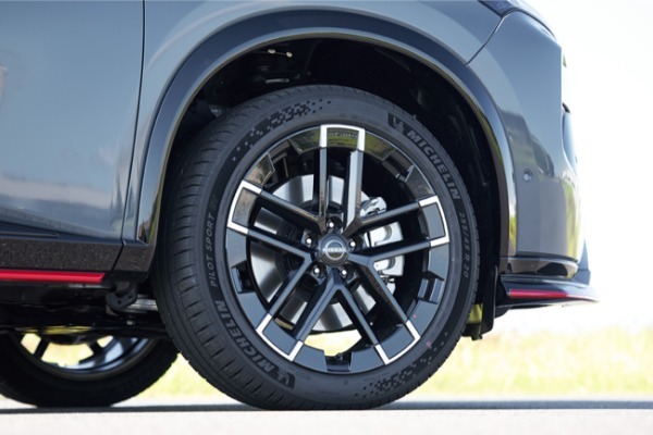 「情熱体験をもたらすグランドツーリングSUV」をコンセプトに開発した日産エクストレイルNISMOが登場