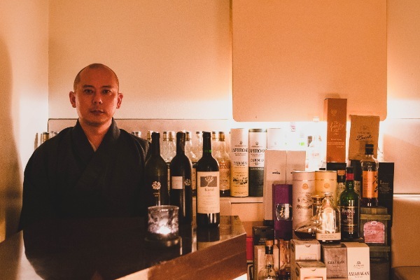 日本ワインの「儚さ」に魅了され、「世界一」と呼ばれるまでになったコレクターが語る、こだわりのニッチ道【『BAR松田』店主・松田拓也さん】