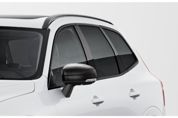 ブラックのアクセントを配してスポーティさを際立たせたボルボXC60の特別仕様車が日本上陸