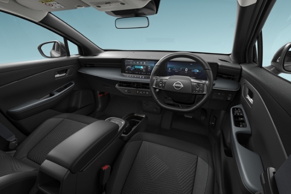 日産リーフに総電力量55kWhのリチウムイオンバッテリーを搭載した「B5」グレードをラインアップ。車両価格は438万9000円～に設定