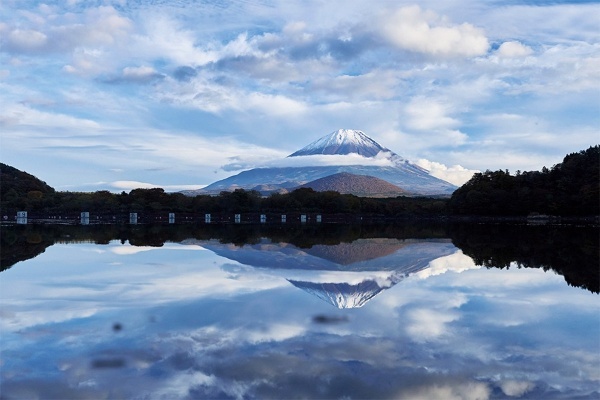 【ニッポンの優食 富士宮編】地元名産ブランド豚”LYB豚(ルイビブタ)”を求めてトヨタ・クラウン・エステートで富士山麓ドライブ