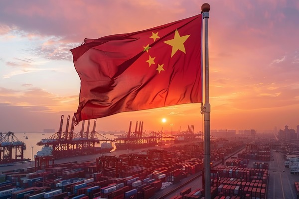 インフラ投資を強化する中国、地方債務問題の見通しは不透明