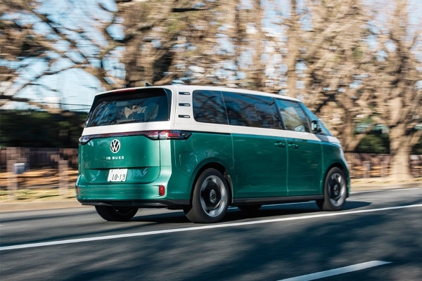 【人とクルマの物語】“VWにアメリカ西海岸を感じる”カーセンサー統括編集長、西村泰宏氏が自然体で楽しむID.BUZZとのファミリーライフ