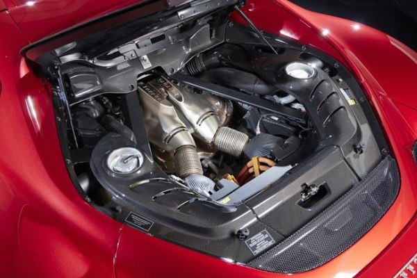 新V6エンジン搭載、PHEVモデルのフェラーリ296GTBが日本上陸