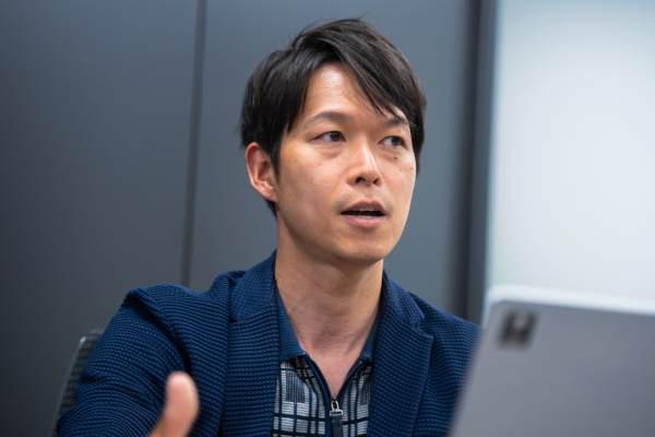 オルタナバンクの強みについて解説する山口氏