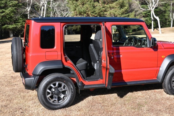 【ニッポンのSUV】スズキは悲鳴! ユーザー殺到のジムニーノマド。なぜそれほど注目を集めるのか、ズバリ考察