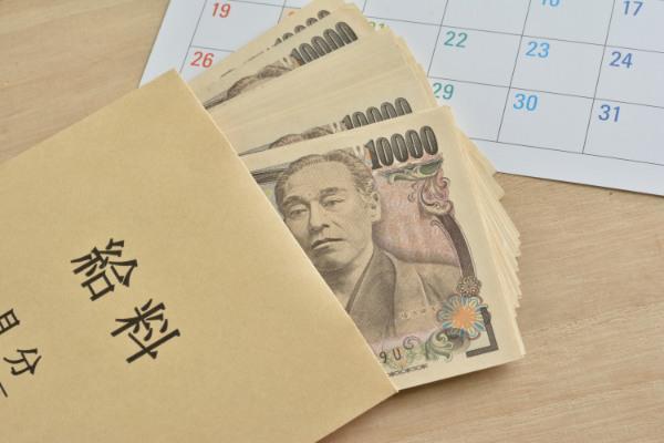 2022年は給料アップ祭り！？ 企業の約50％が「賃上げ方針」と回答