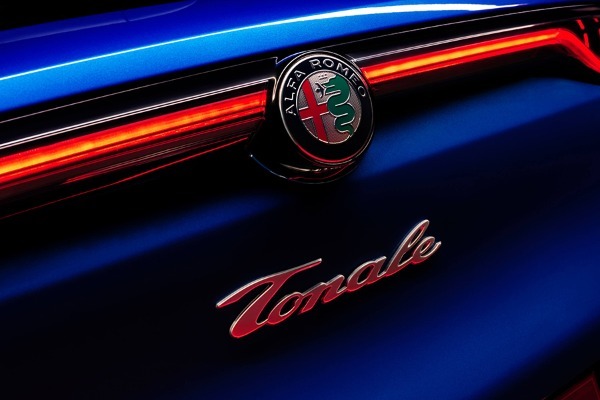 アルファロメオの新型SUV、トナーレの日本発売は2月18日に決定