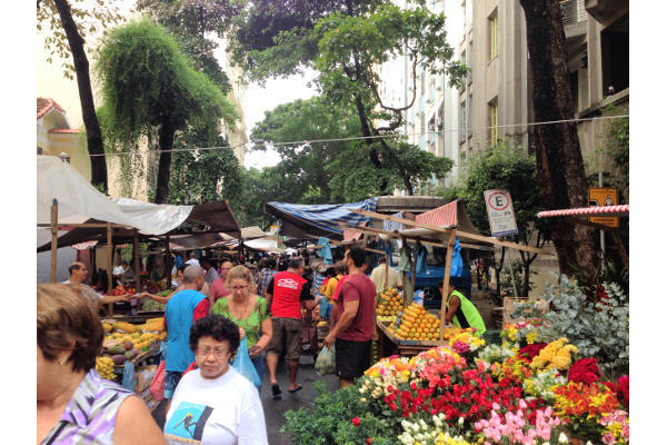 高橋さんが滞在したブラジル、リオ・デ・ジャネイロの家近くのマーケット
