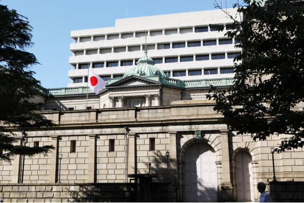 日銀,金融政策決定会合,金融緩和維持