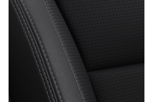 ブラックのアクセントを配してスポーティさを際立たせたボルボXC60の特別仕様車が日本上陸